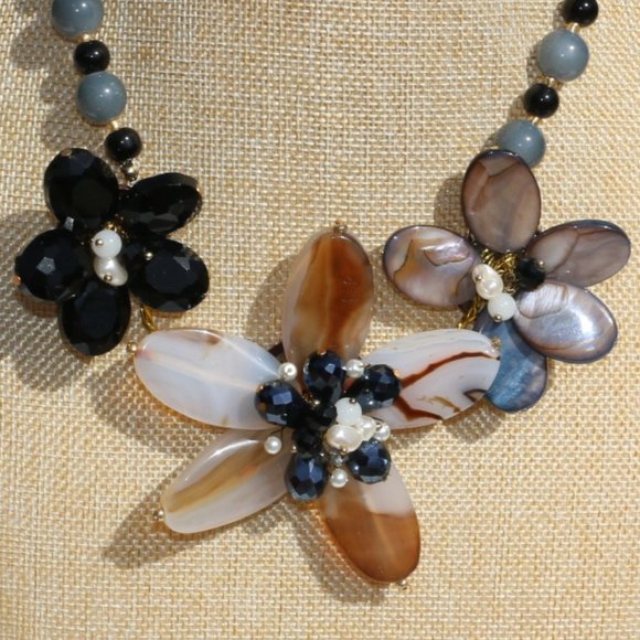 Large Agate Pearl & Mother of Pearl Flower Necklace Earring Set Chunky Handmade - Picture 3 of 6